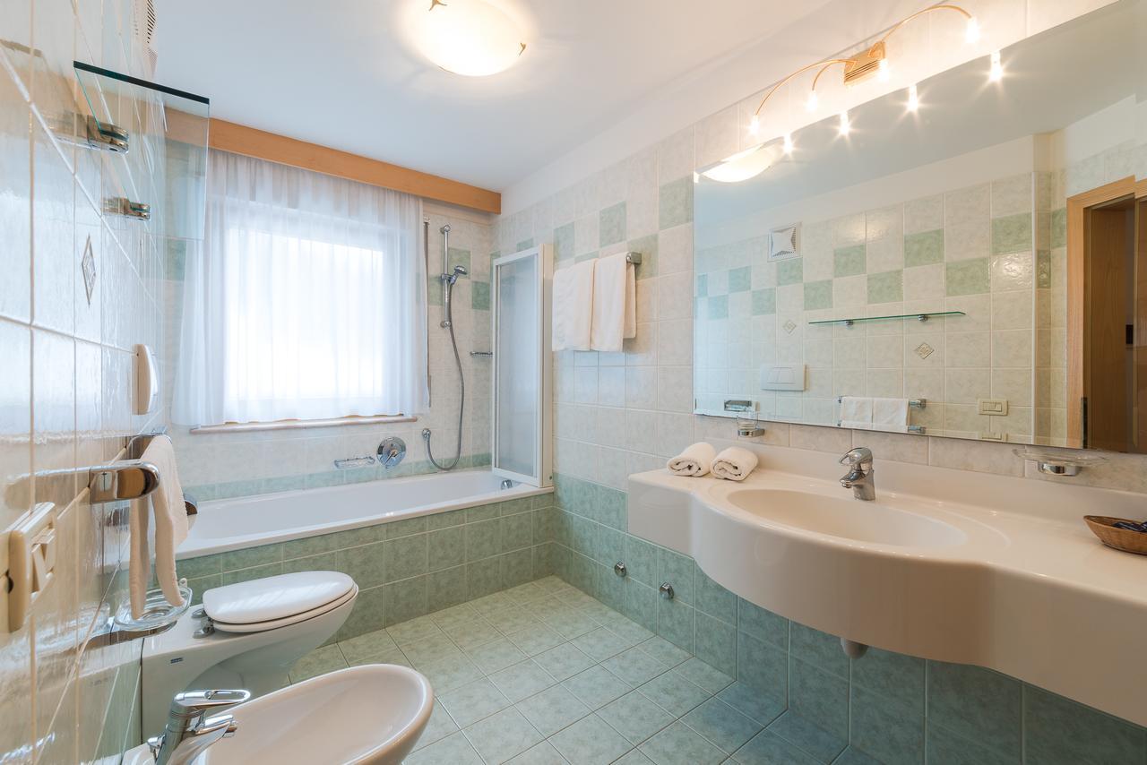 Residence Chalet Pinis Корвара-ін-Бадія Екстер'єр фото