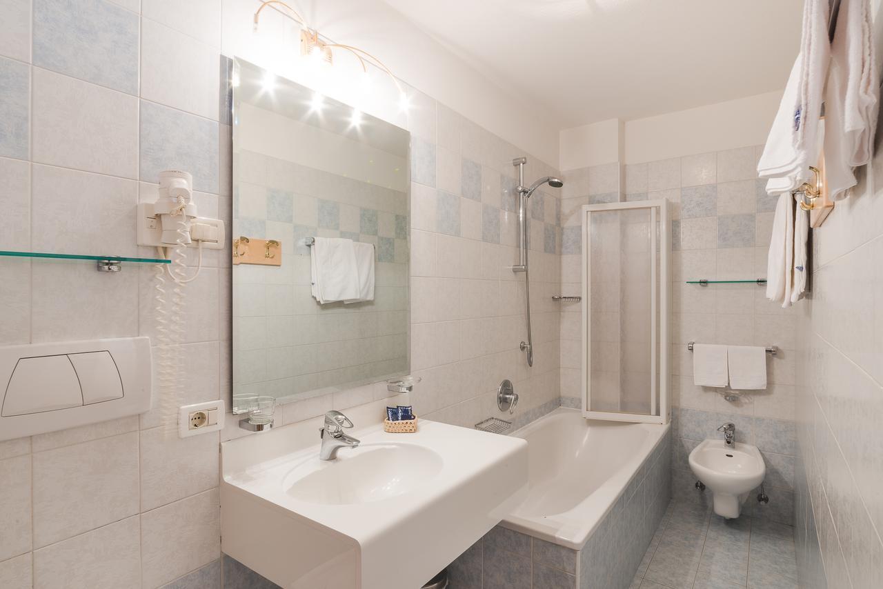 Residence Chalet Pinis Корвара-ін-Бадія Екстер'єр фото